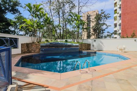 Apartamento à venda com 138m², 4 quartos e 3 vagas Apartamento à venda com 138m², 4 quartos e 3 vagasÁrea comum - Piscina