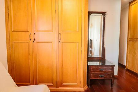 Apartamento à venda com 138m², 4 quartos e 3 vagas Apartamento à venda com 138m², 4 quartos e 3 vagasSuíte 2