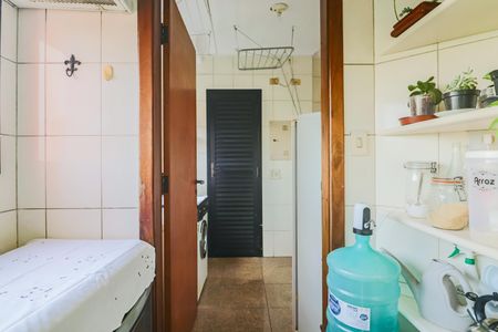 Apartamento à venda com 138m², 4 quartos e 3 vagas Apartamento à venda com 138m², 4 quartos e 3 vagasCozinha e Área de Serviço