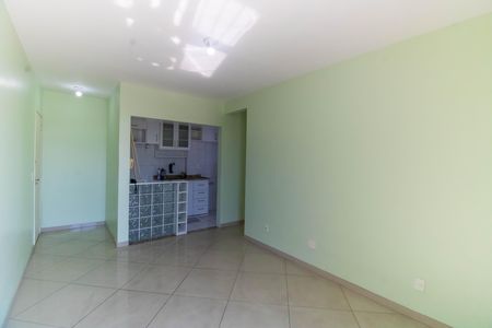 Apartamento à venda com 72m², 2 quartos e 1 vagaSala