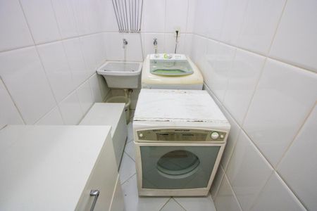 Casa de condomínio à venda com 133m², 3 quartos e 2 vagas Casa de condomínio à venda com 133m², 3 quartos e 2 vagasÁrea de serviço