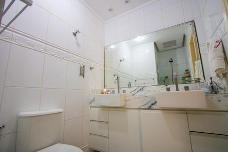 Casa de condomínio à venda com 133m², 3 quartos e 2 vagas Casa de condomínio à venda com 133m², 3 quartos e 2 vagasBanheiro da Suíte