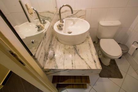 Casa de condomínio à venda com 133m², 3 quartos e 2 vagas Casa de condomínio à venda com 133m², 3 quartos e 2 vagasBanheiro social