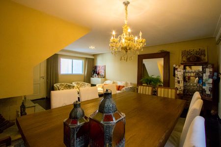 Casa de condomínio à venda com 133m², 3 quartos e 2 vagas Casa de condomínio à venda com 133m², 3 quartos e 2 vagasSala