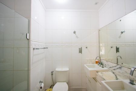 Casa de condomínio à venda com 133m², 3 quartos e 2 vagas Casa de condomínio à venda com 133m², 3 quartos e 2 vagasBanheiro da Suíte