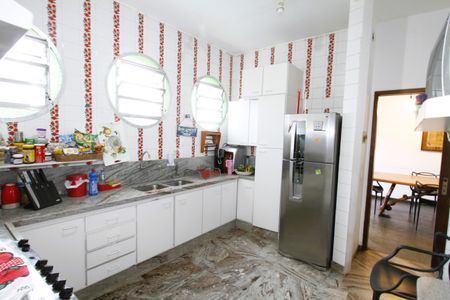 Casa à venda com 381m², 7 quartos e 2 vagasCozinha