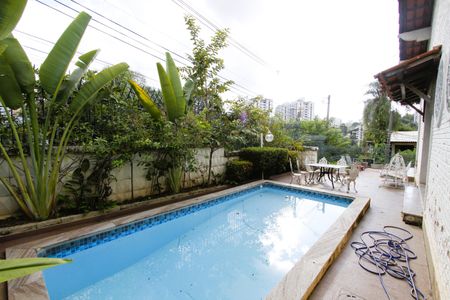 Casa à venda com 381m², 7 quartos e 2 vagasPiscina