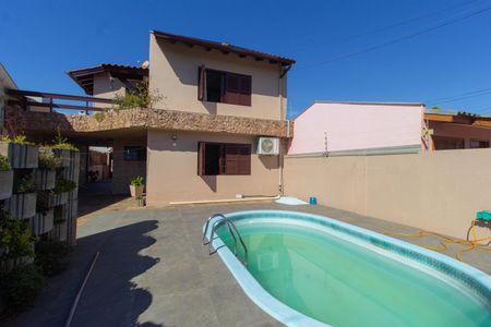 Casa à venda com 270m², 3 quartos e 3 vagas Casa à venda com 270m², 3 quartos e 3 vagasPiscina