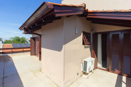 Casa à venda com 270m², 3 quartos e 3 vagas Casa à venda com 270m², 3 quartos e 3 vagasVaranda