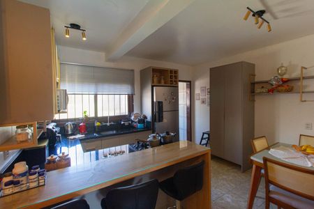 Casa à venda com 270m², 3 quartos e 3 vagas Casa à venda com 270m², 3 quartos e 3 vagasCozinha