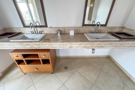 Casa de condomínio à venda com 342m², 3 quartos e 2 vagasBanheiro da Suíte 3