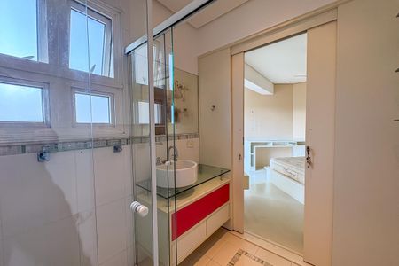 Casa de condomínio à venda com 342m², 3 quartos e 2 vagasBanheiro da Suíte 1