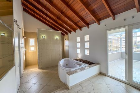 Casa de condomínio à venda com 342m², 3 quartos e 2 vagasBanheiro da Suíte 3