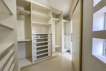 Casa de condomínio à venda com 342m², 3 quartos e 2 vagasCloset da Suíte 1