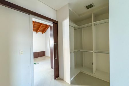 Casa de condomínio à venda com 342m², 3 quartos e 2 vagasCloset da Suíte 3