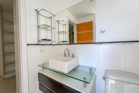 Casa de condomínio à venda com 342m², 3 quartos e 2 vagasBanheiro da Suíte 2