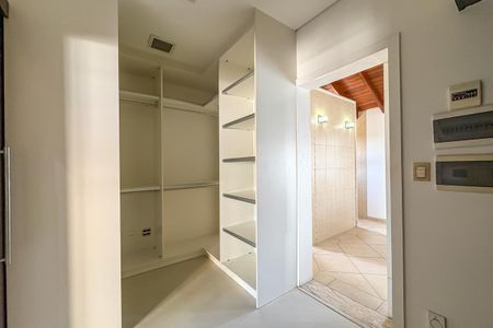 Casa de condomínio à venda com 342m², 3 quartos e 2 vagasCloset da Suíte 3