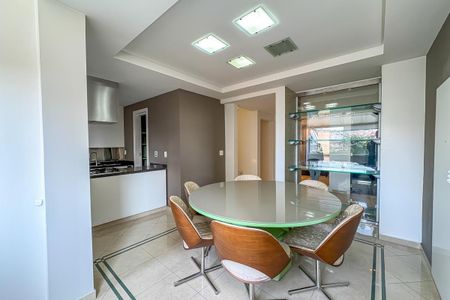 Casa de condomínio à venda com 342m², 3 quartos e 2 vagasCopa