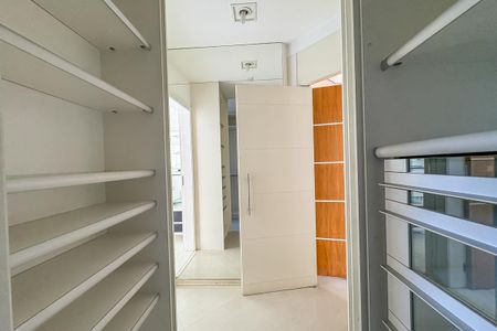 Casa de condomínio à venda com 342m², 3 quartos e 2 vagasCloset da Suíte 2
