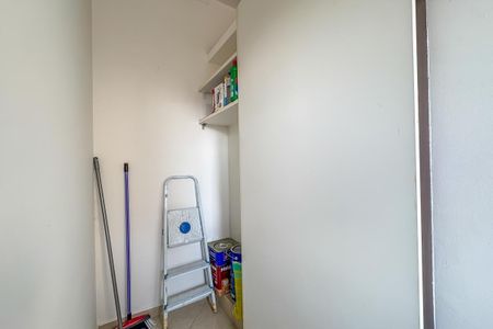 Casa de condomínio à venda com 342m², 3 quartos e 2 vagasBanheiro de Serviço