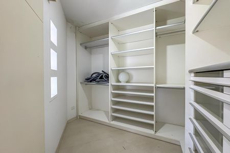 Casa de condomínio à venda com 342m², 3 quartos e 2 vagasCloset da Suíte 1