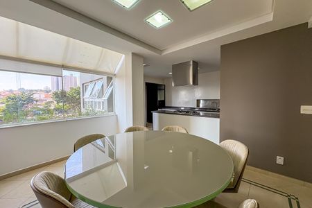 Casa de condomínio à venda com 342m², 3 quartos e 2 vagasCopa