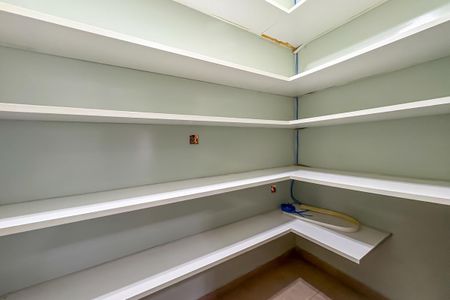 Casa de condomínio à venda com 342m², 3 quartos e 2 vagasDespensa