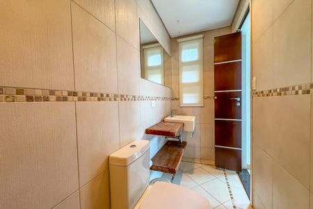 Casa de condomínio à venda com 342m², 3 quartos e 2 vagasBanheiro Social