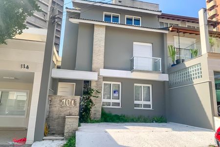 Casa de condomínio à venda com 342m², 3 quartos e 2 vagasFachada