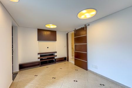 Casa de condomínio à venda com 342m², 3 quartos e 2 vagasSala de TV