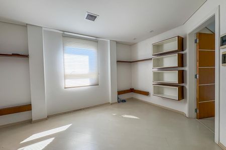 Casa de condomínio à venda com 342m², 3 quartos e 2 vagasEscritório