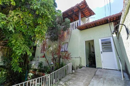 Casa à venda com 270m², 3 quartos e 6 vagasFachada