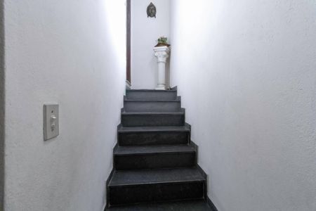 Casa à venda com 270m², 3 quartos e 6 vagasEscada - Casa 2