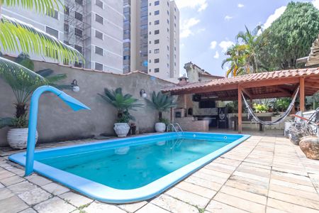 Casa à venda com 270m², 3 quartos e 6 vagasPiscina