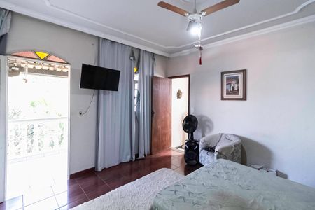 Casa à venda com 270m², 3 quartos e 6 vagasSuíte - Casa 2