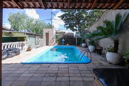 Casa à venda com 270m², 3 quartos e 6 vagasPiscina