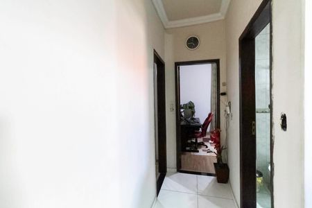 Casa à venda com 270m², 3 quartos e 6 vagasCorredor - Casa 1