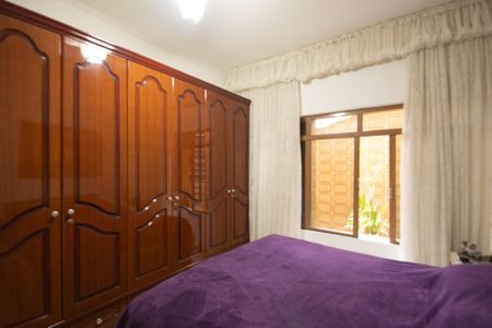 Casa à venda com 234m², 4 quartos e 2 vagasQuarto 2