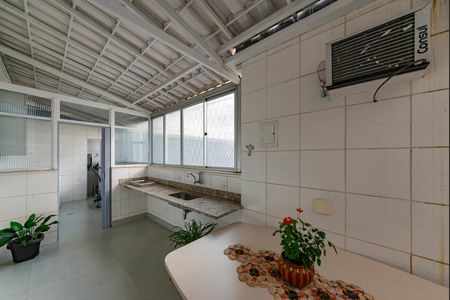 Apartamento à venda com 148m², 4 quartos e 2 vagasVaranda