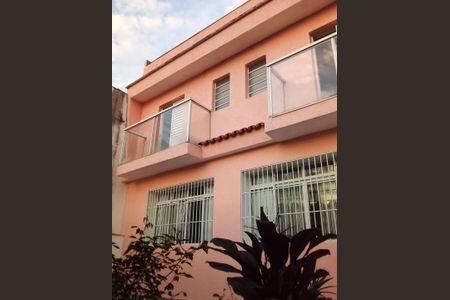 Casa à venda com 225m², 5 quartos e 4 vagas Casa à venda com 225m², 5 quartos e 4 vagasFachada