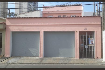 Casa à venda com 225m², 5 quartos e 4 vagas Casa à venda com 225m², 5 quartos e 4 vagasFachada