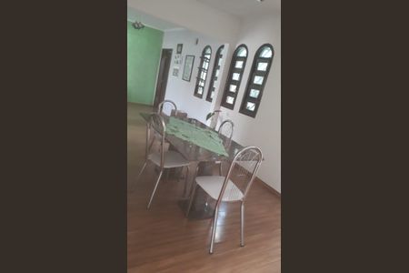 Casa à venda com 225m², 5 quartos e 4 vagas Casa à venda com 225m², 5 quartos e 4 vagasSala de Jantar