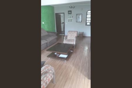 Casa à venda com 225m², 5 quartos e 4 vagas Casa à venda com 225m², 5 quartos e 4 vagasSala de Estar