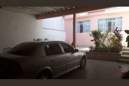 Casa à venda com 225m², 5 quartos e 4 vagas Casa à venda com 225m², 5 quartos e 4 vagasGaragem