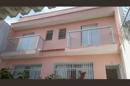 Casa à venda com 225m², 5 quartos e 4 vagas Casa à venda com 225m², 5 quartos e 4 vagasFachada