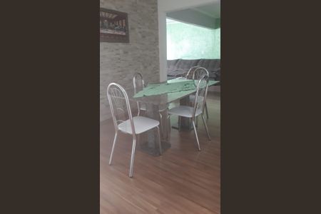 Casa à venda com 225m², 5 quartos e 4 vagas Casa à venda com 225m², 5 quartos e 4 vagasSala de Jantar