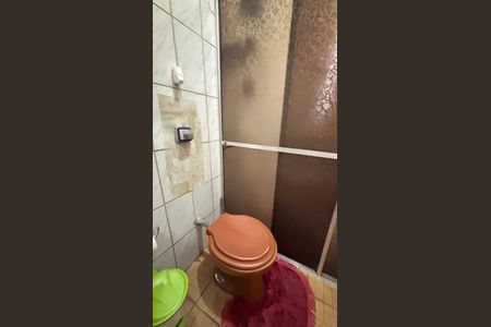 Casa à venda com 230m², 2 quartos e 2 vagasBanheiro