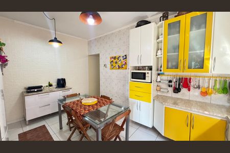 Casa à venda com 230m², 2 quartos e 2 vagasCozinha