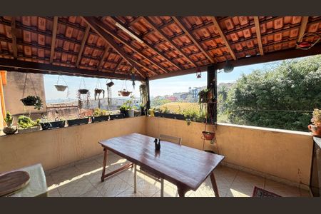 Casa à venda com 230m², 2 quartos e 2 vagasÁrea de Serviço