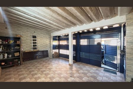 Casa à venda com 230m², 2 quartos e 2 vagasGaragem